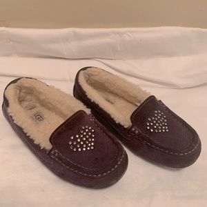 Kids Purple Heart Ugg Slippers - 3